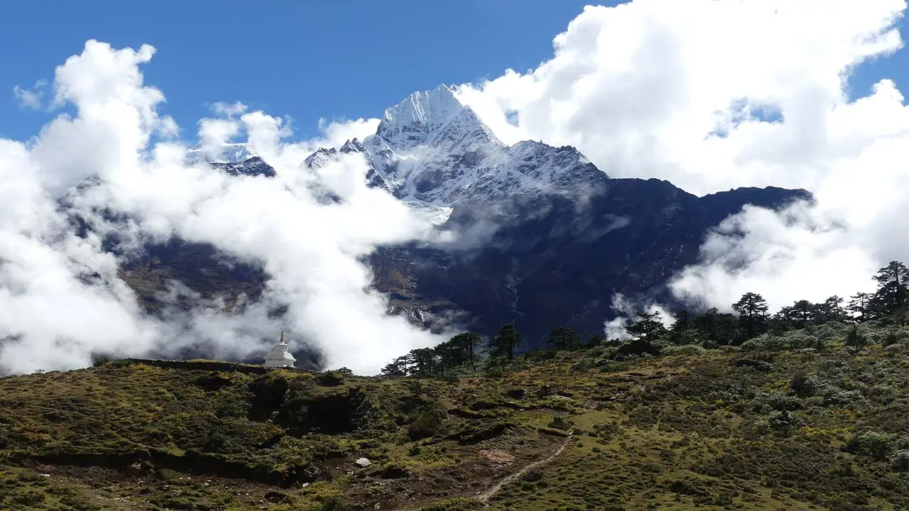 Gokyo Lakes Trek via Renjo La