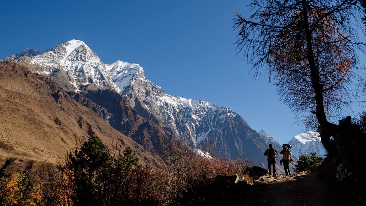 Best Manaslu Circuit Trek for Seniors Itinerary
